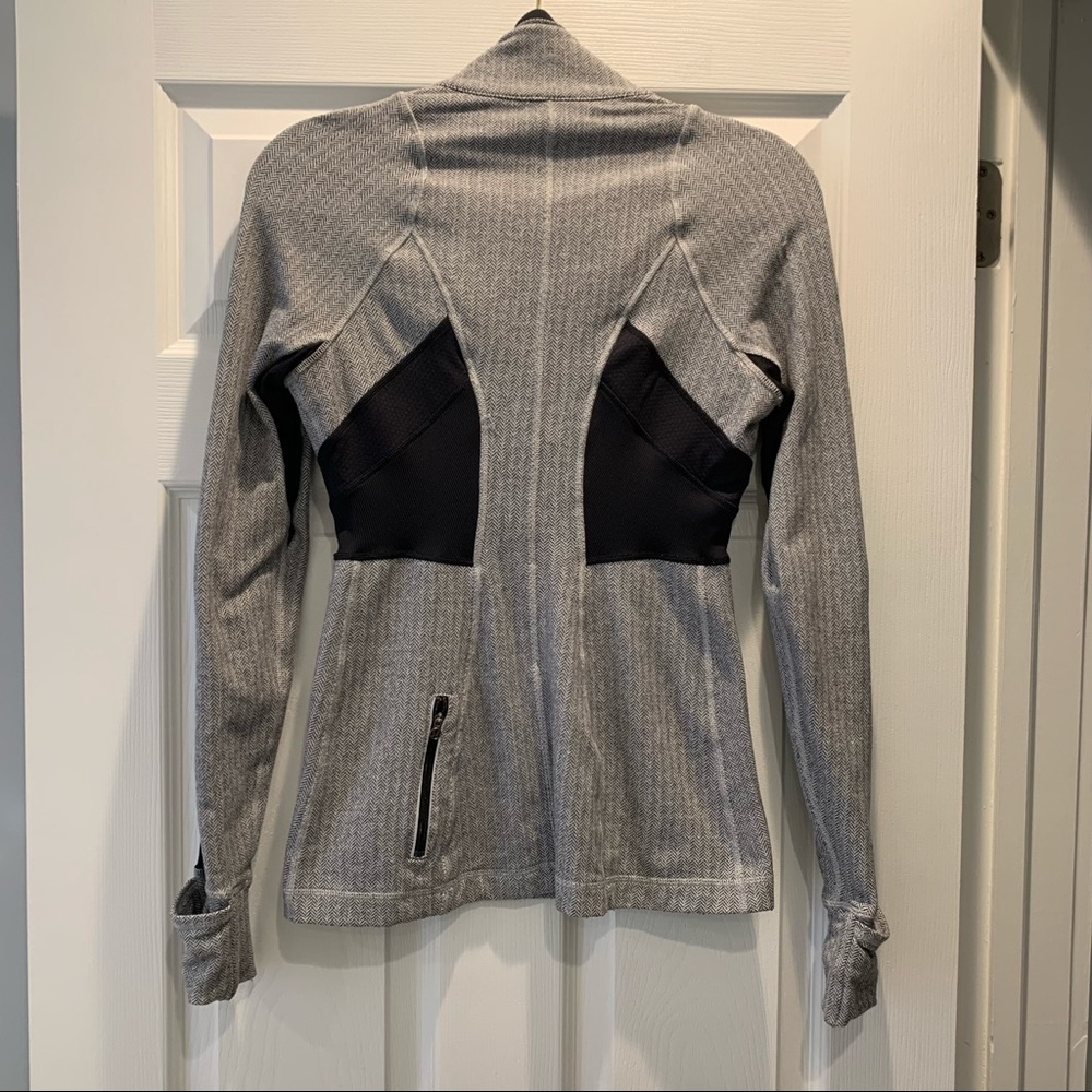 Lululemon Full Tilt 1/2 Zip Pullover- 4 - Picture 3 of 6